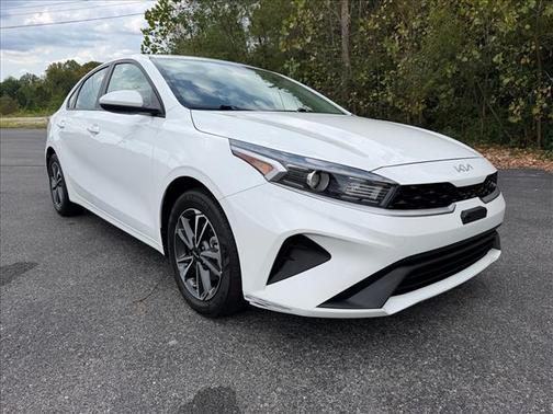 Snow White Pearl 2023 Kia Forte LXS