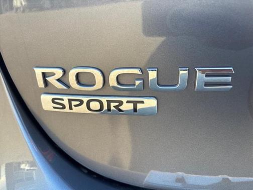 2022 Nissan Rogue Sport SV