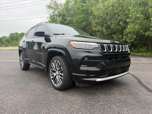 Diamond Black Crystal Pearlcoat 2023 Jeep Compass Limited