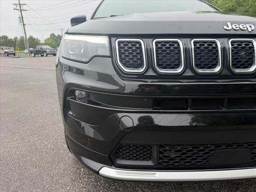Diamond Black Crystal Pearlcoat 2023 Jeep Compass Limited
