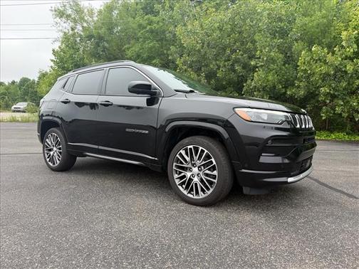 Diamond Black Crystal Pearlcoat 2023 Jeep Compass Limited