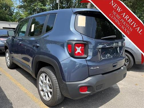 Slate Blue Pearlcoat 2023 Jeep Renegade Latitude