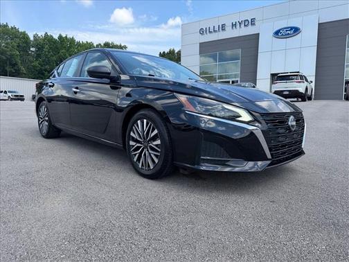Black 2024 Nissan Altima 2.5 SV
