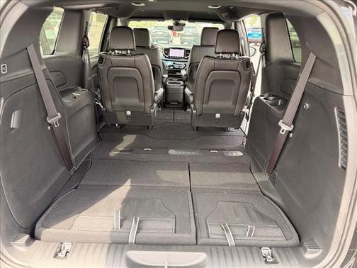 2024 Chrysler Pacifica Touring-L