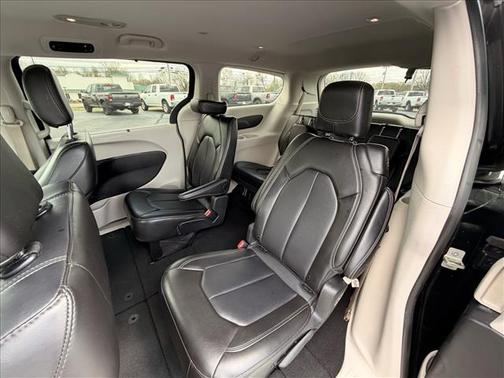 2024 Chrysler Pacifica Touring-L