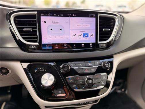 2024 Chrysler Pacifica Touring-L