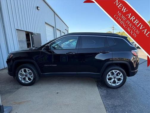 Diamond Black 2025 Jeep Compass Latitude