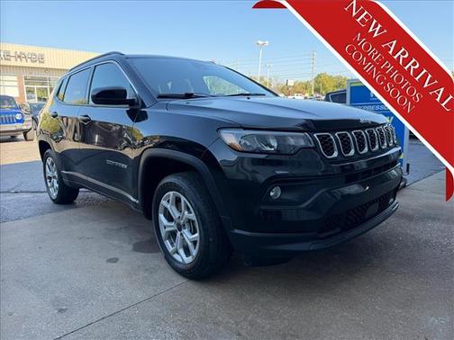 Diamond Black 2025 Jeep Compass Latitude
