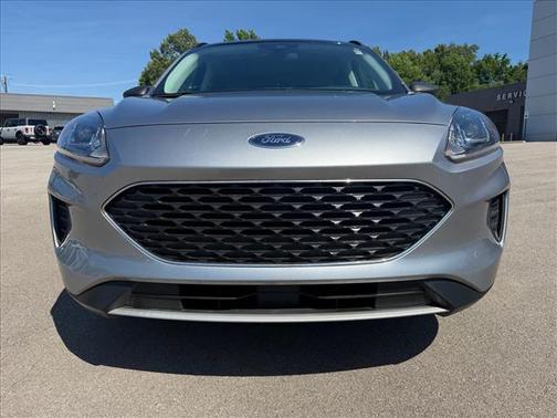 Iconic Silver Metallic 2022 Ford Escape SE