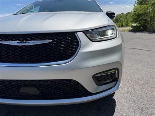 Silver Mist Clearcoat 2024 Chrysler Pacifica Touring-L