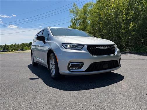 Silver Mist Clearcoat 2024 Chrysler Pacifica Touring-L