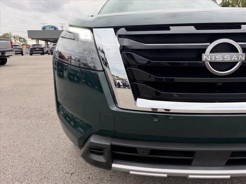 Obsidian Green Pearl 2025 Nissan Pathfinder Platinum