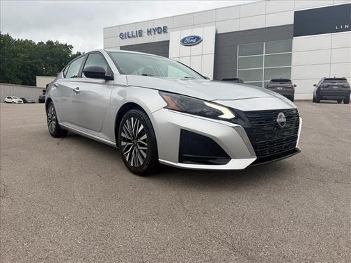 Brilliant Silver Metallic 2024 Nissan Altima 2.5 SV