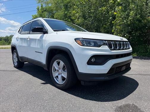 Bright White Clearcoat 2022 Jeep Compass Latitude
