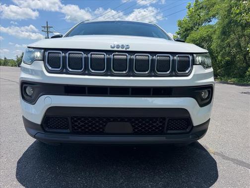 Bright White Clearcoat 2022 Jeep Compass Latitude