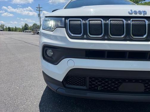 Bright White Clearcoat 2022 Jeep Compass Latitude