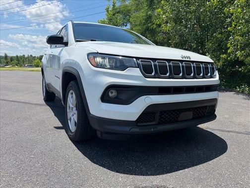 Bright White Clearcoat 2022 Jeep Compass Latitude