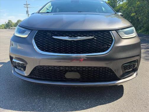 Granite Crystal Clearcoat Metallic 2023 Chrysler Pacifica Limited