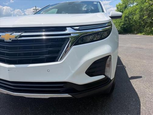 Summit White 2023 Chevrolet Equinox 2LT