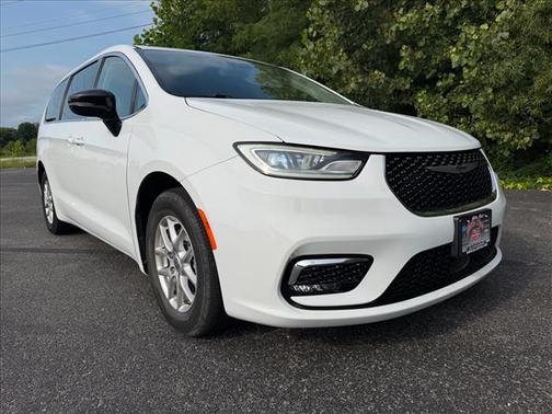 Bright White Clearcoat 2024 Chrysler Pacifica Touring-L