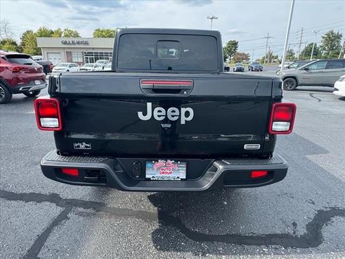 2023 Jeep Gladiator Overland