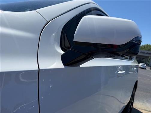 Iridescent Pearl Tricoat 2022 Chevrolet Tahoe RST