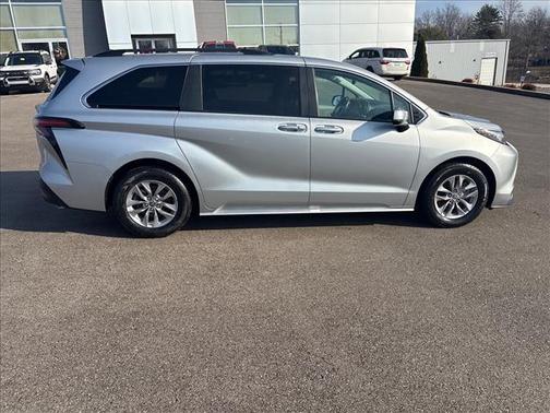 2023 Toyota Sienna XLE