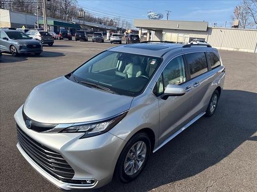 2023 Toyota Sienna XLE