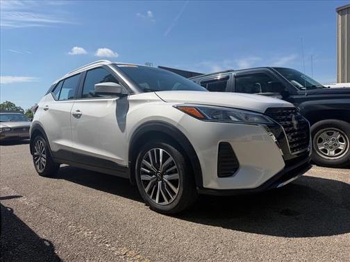 Aspen White 2023 Nissan Kicks SV