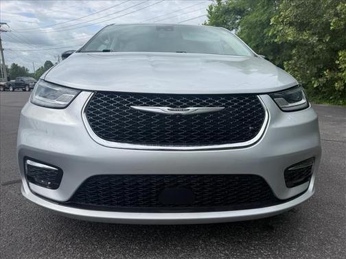 Silver Mist Clearcoat 2024 Chrysler Pacifica Touring-L