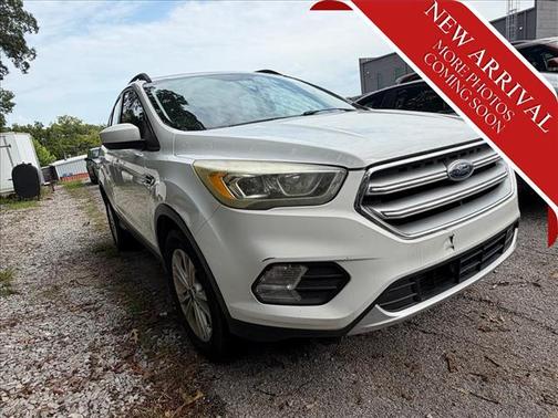 Oxford White 2017 Ford Escape SE