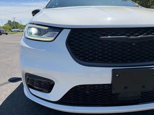 Bright White Clearcoat 2024 Chrysler Pacifica Hybrid Select