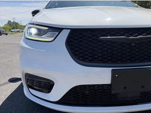 Bright White Clearcoat 2024 Chrysler Pacifica Hybrid Select