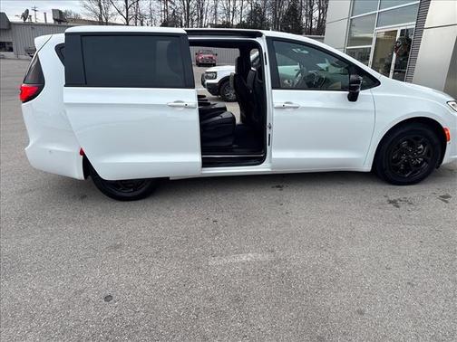 2024 Chrysler Pacifica Hybrid Select