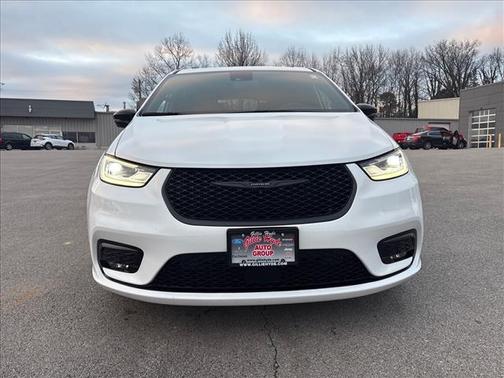 2024 Chrysler Pacifica Hybrid Select