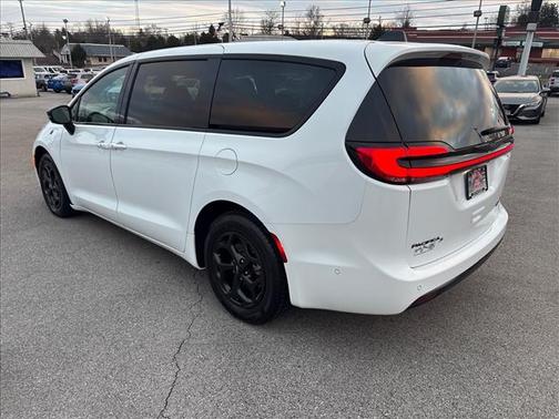 2024 Chrysler Pacifica Hybrid Select