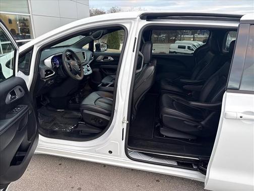 2024 Chrysler Pacifica Hybrid Select