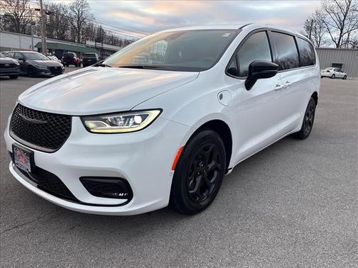 2024 Chrysler Pacifica Hybrid Select