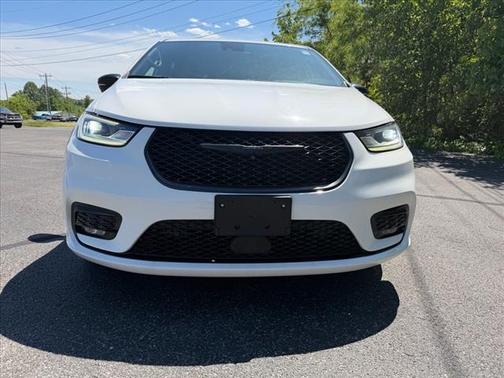 Bright White Clearcoat 2024 Chrysler Pacifica Hybrid Select