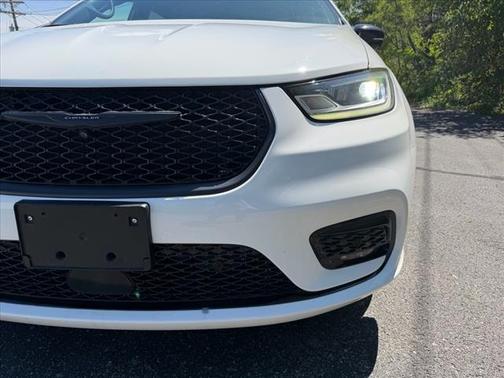 Bright White Clearcoat 2024 Chrysler Pacifica Hybrid Select