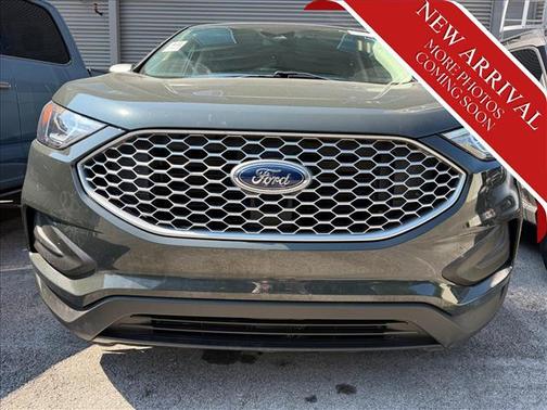 Green 2024 Ford Edge SE