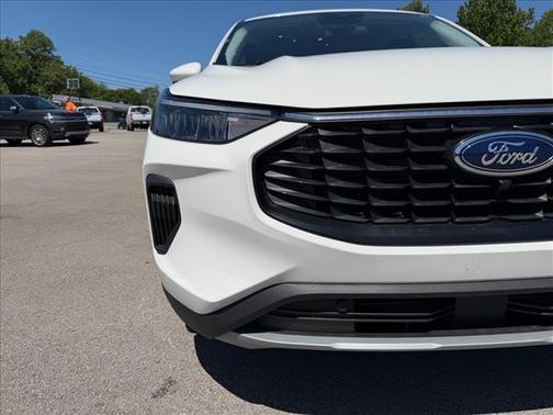 Oxford White 2023 Ford Escape Active