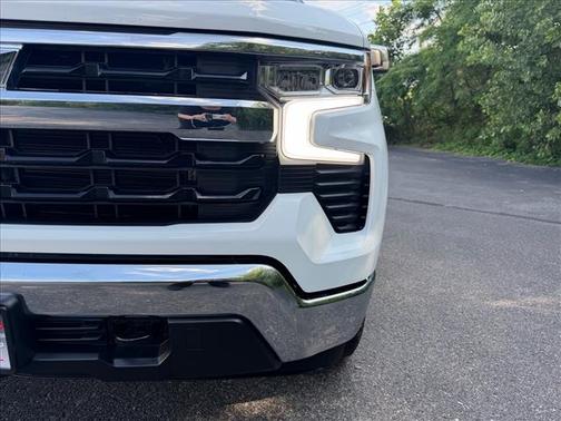 Summit White 2025 Chevrolet Silverado 1500 LT