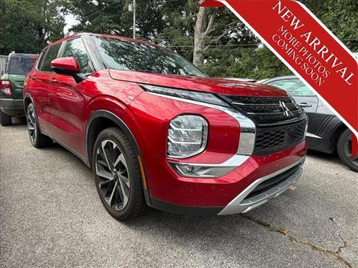 Red Diamond 2023 Mitsubishi Outlander SE