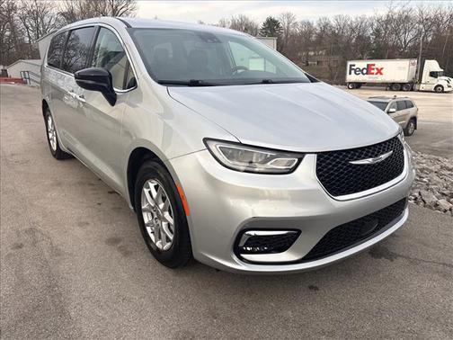 2024 Chrysler Pacifica Touring-L