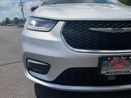 Silver Mist Clearcoat 2024 Chrysler Pacifica Touring-L