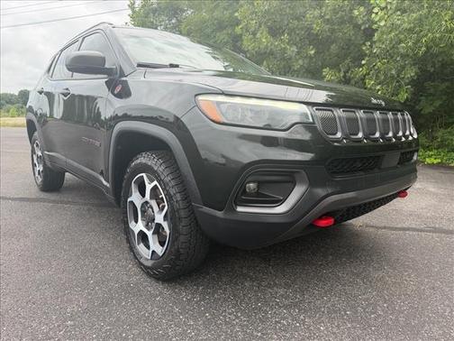 Diamond Black Crystal Pearlcoat 2022 Jeep Compass Trailhawk