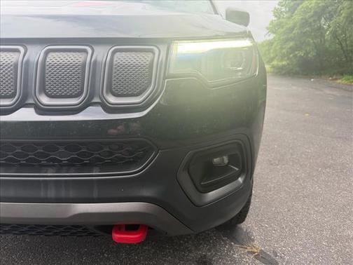 Diamond Black Crystal Pearlcoat 2022 Jeep Compass Trailhawk