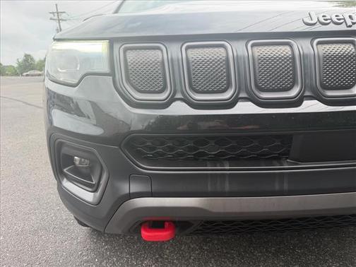 Diamond Black Crystal Pearlcoat 2022 Jeep Compass Trailhawk