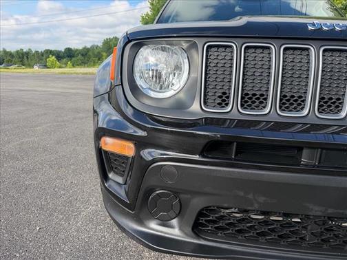 Black Clearcoat 2023 Jeep Renegade Latitude